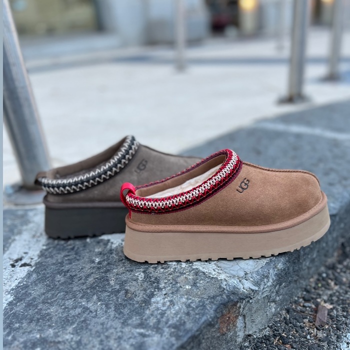 It’s UGG TIMEEEE! 
Chi tardi arriva …. ⏰ 
.
.
.
#messina #igermessina #shooping #uggtazz #ugg #uggboots #tazz #winter #fashionstyle #uggdonna #messina #sicilia #4piazzafulci