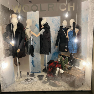 Winterwonderland ❄️

#woolrich #winterjacket #ugg #philippemodel #vicmatie #dsquared #barrow #autry #autryactionshoes #eveningdress #winteroutfit #neve #holiday #messina #sicily #4piazzafulci #shoppingonline